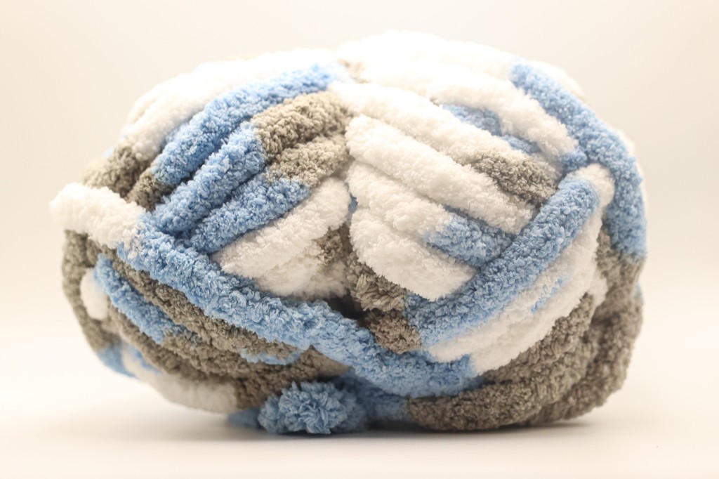 Blue Gray White Variegated yarn