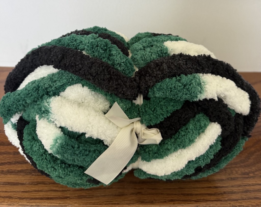 Green Black White Mix yarn